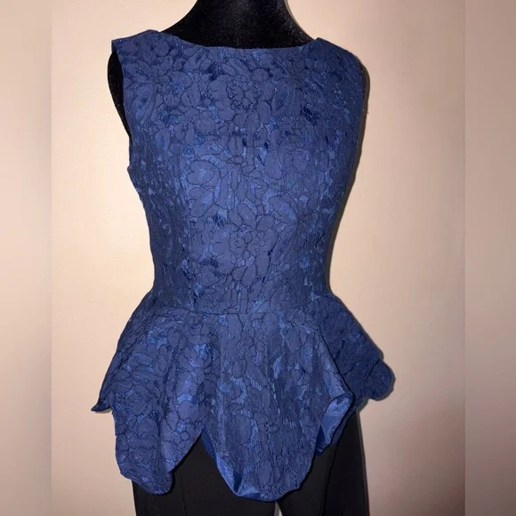Lulu's Sleeveless Navy Blue Floral Lace Peplum Top -EUC - Picture 1 of 6